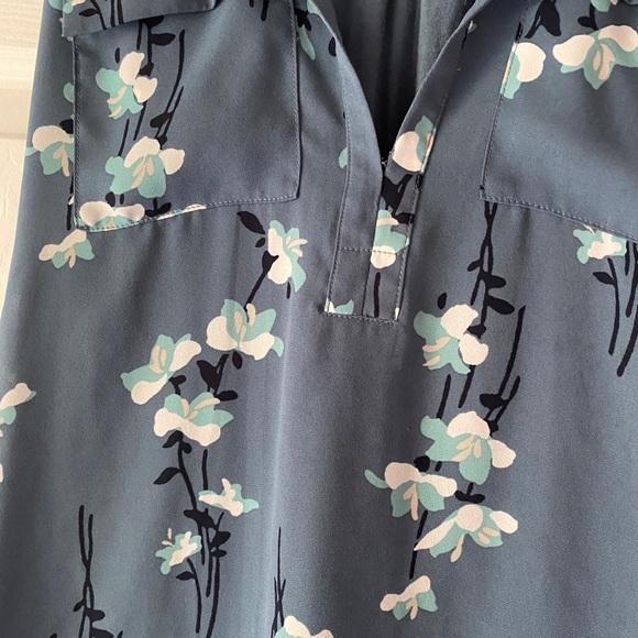 2/$20: LOFT Sleeveless Top, Size Small - Picture 3 of 5